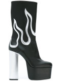 Queen boots