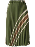 pleated skirt