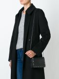 'Rockstud Rolling Noir'单肩包