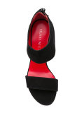 'Getonup' sandals