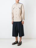 对比细节衬衫