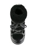 lace-up snowboots