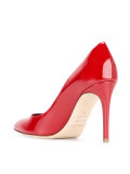 Madame pumps