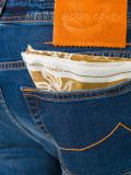 slim-fit jeans 