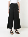 wide-leg cropped trousers