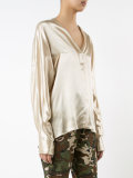 V-neck shirt 
