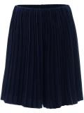 pleated skirt