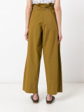 high-waisted pants 