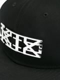 logo plaque cap