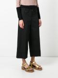wide-legged cropped trousers