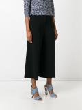wide-legged cropped trousers