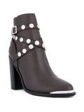 'Quest' boots