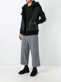 wide-legged cropped trousers