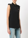 sleeveless shirt