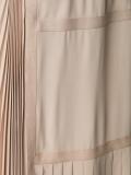 pleated skirt