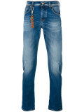 slim-fit jeans 