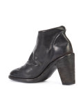 cut-out detail boots