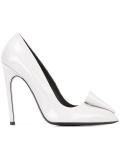 stiletto pointed pumps