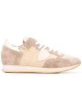 lateral patch sneakers
