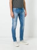 slim-fit jeans 