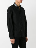 snakeskin-effect collar shirt