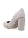 heeled pumps