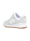 lace up trainers 