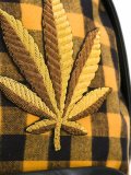 标志贴花格纹背包
