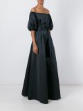 露肩礼服