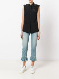 sleeveless shirt
