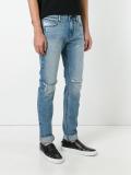 destroyed jeans 