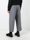 wide-legged cropped trousers