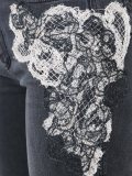 贴花细节紧身牛仔裤