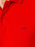 logo对比polo衬衫