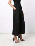 wide-legged cropped trousers