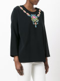 necklace print blouse 