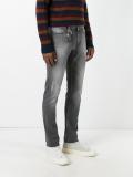 slim-fit jeans 