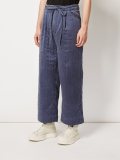 loose fit trousers 