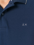 logo对比polo衫