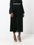 pleated skirt 