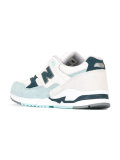 lateral patch sneakers