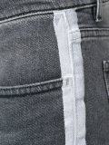 紧身牛仔裤