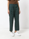 wide-legged cropped trousers
