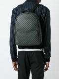 logo饰背包