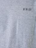 logo饰袋T恤
