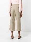 wide-legged cropped trousers
