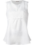 sleeveless top 