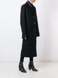 'Frill Frill'大衣