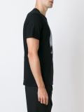 statue print T-shirt