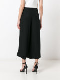 wide-legged cropped trousers